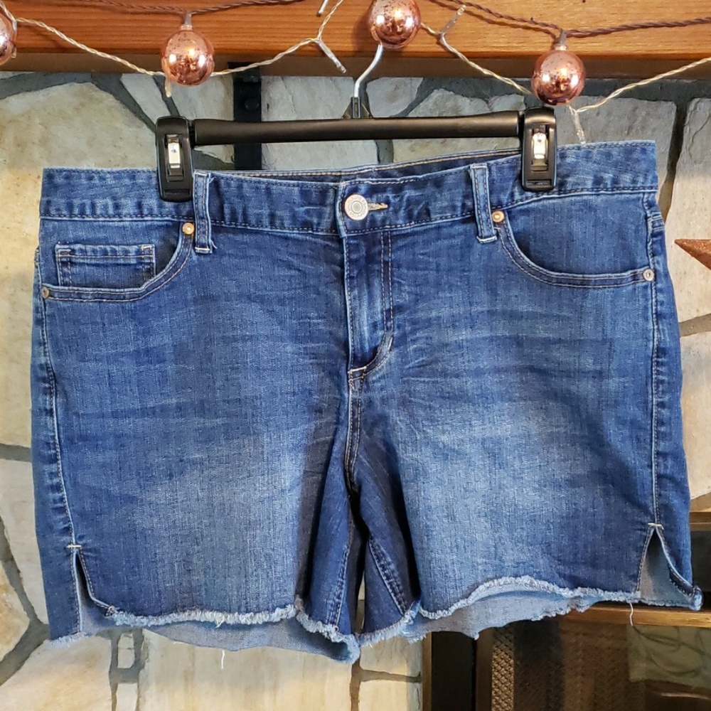 Maurices denim shorts 13/14